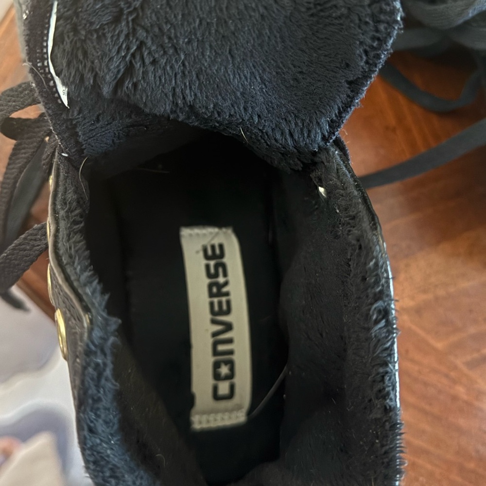 Faux fur and Leather Converse women’s size 6